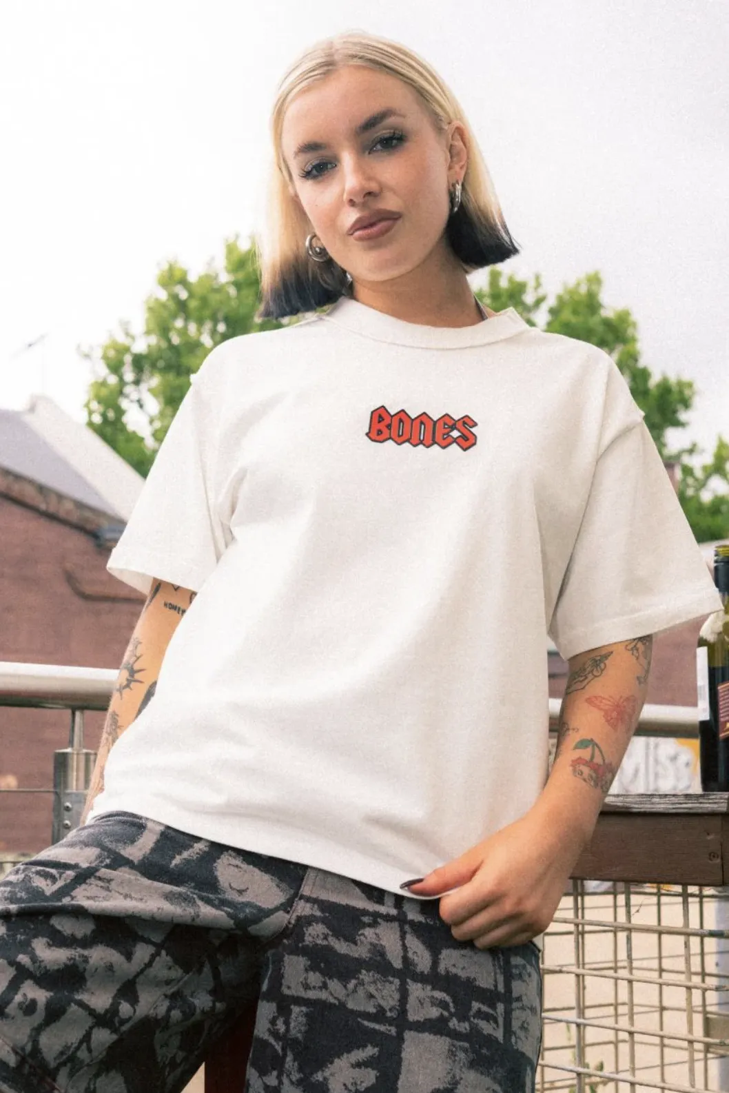 BILLY BONES CLUB SQUEALER INVERSE TEE - VINTAGE WHITE