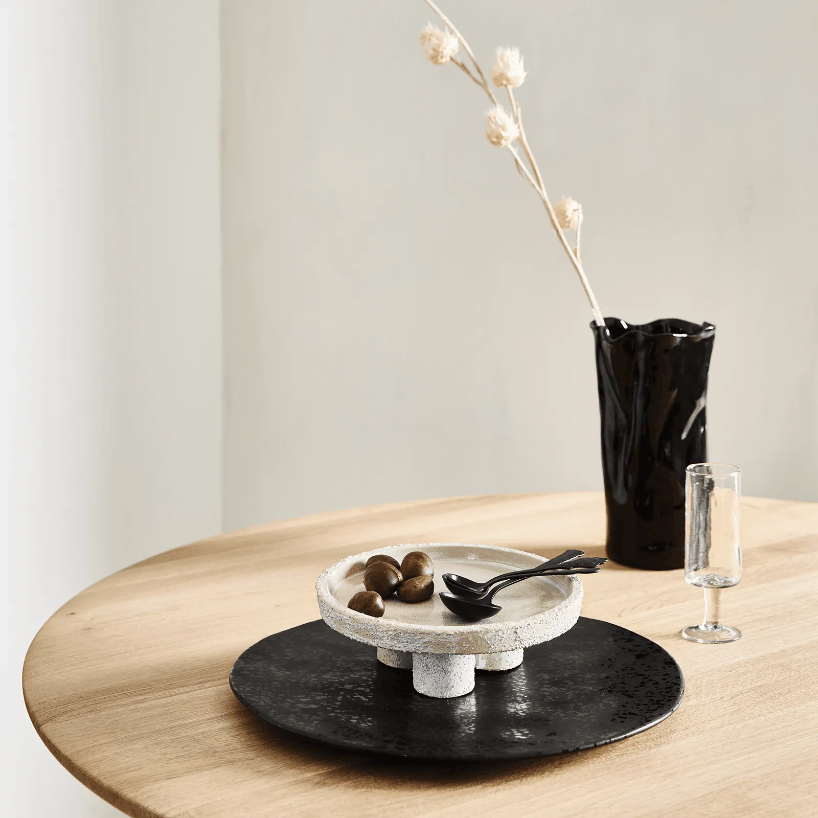 Serving plate black, Ø38 cm